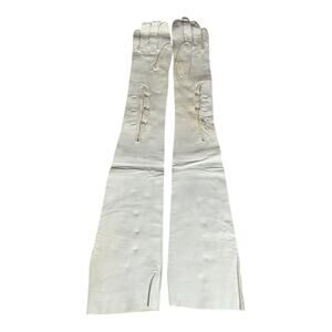 Vintage Mantessa Long White Opera Gloves Antique Soft Perl Clasp Detail X-Small